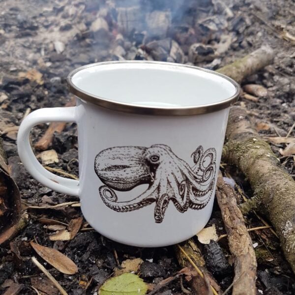 Curled octopus enamelled mug