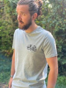 Curled octopus pocket print organic cotton t-shirt